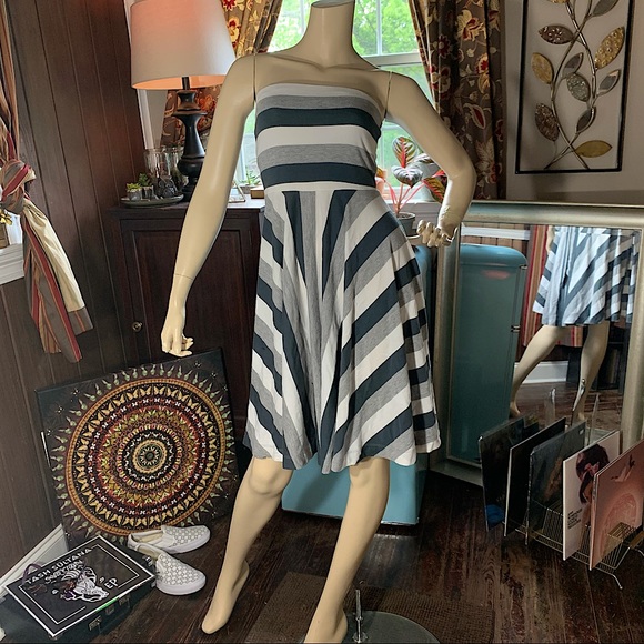 Strapless Fit and Flare Dress with back tie - Picture 3 of 6